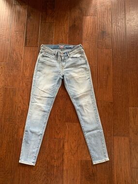 LEVIS DENIZEN MODERN SKINNY JEANS